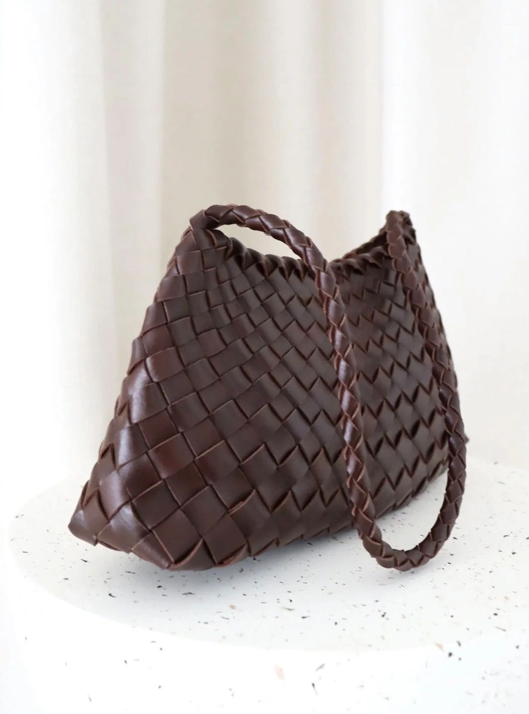 L&S Roselle Woven Shoulder Bag in Brown