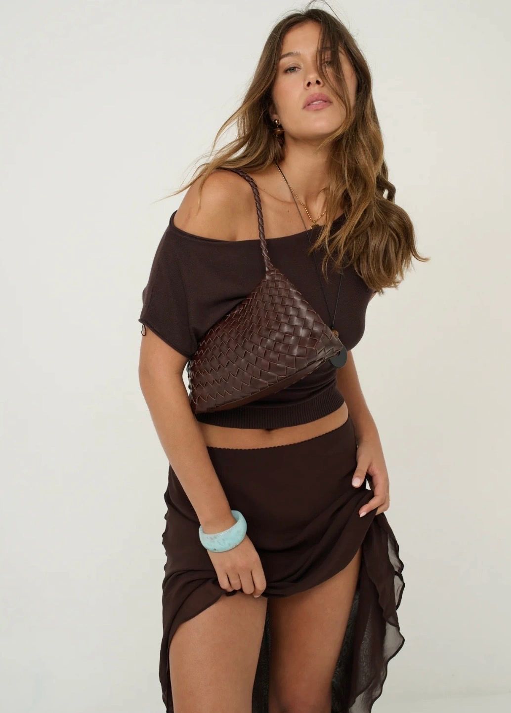 L&S Roselle Woven Shoulder Bag in Brown